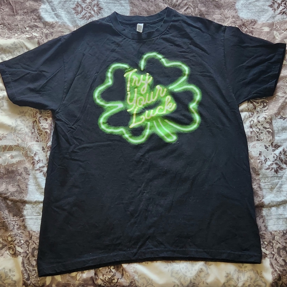 Women's grafic tee shirt
